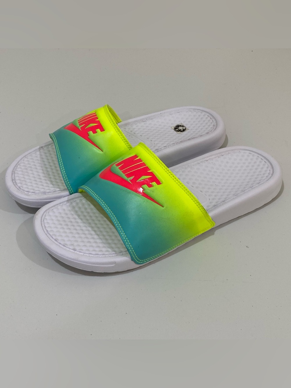 Nike Benassi JDI White/Multicolor Print Women's Slides Sandals Sz 10 618919-121